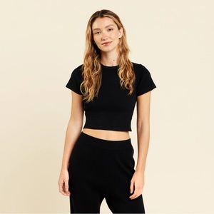 nuuds Baby Tee Women’s Medium Ribbed Black Crop Top